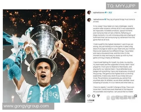 足球巨星经典瞬间照片动画再现球场风云魅力与传奇