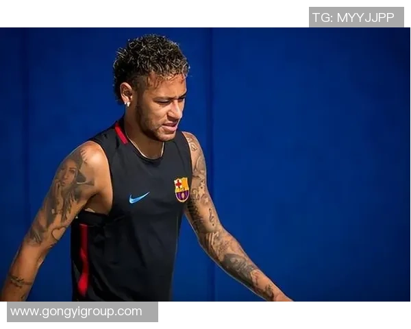 纹身球星展现足球激情个性演绎绿茵场上的独特魅力与传奇风采 纹身球星展现足球激情个性演绎绿茵场上的独特魅力与传奇风采