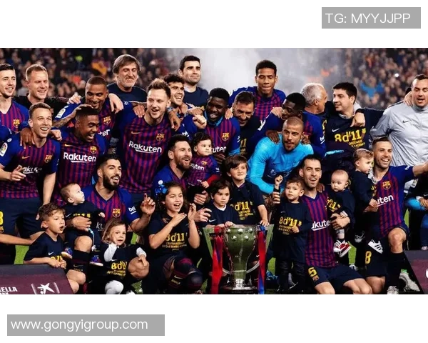 足球传奇人物全解析从起步到巅峰的精彩人生与足坛成就