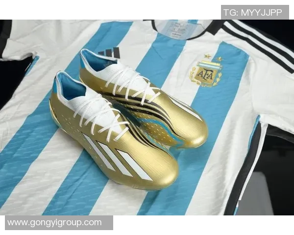 足球球星热选阿迪X20.3L足球鞋展现极速与精准控制的完美结合 足球球星热选阿迪X20.3L足球鞋展现极速与精准控制的完美结合