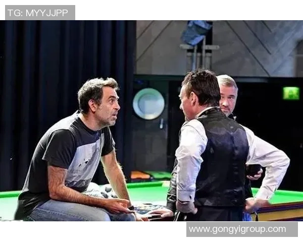 三大足球巨星同框亮相 展现无与伦比的竞技风采与荣耀瞬间