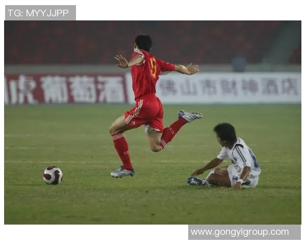 五号位足球球星的魅力与影响力解析：从历史到现状的深度探讨